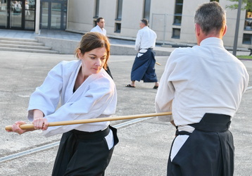  l'aïkido comprend l'étude des diverses armes : baton,sabre,boken,jo,couteau 